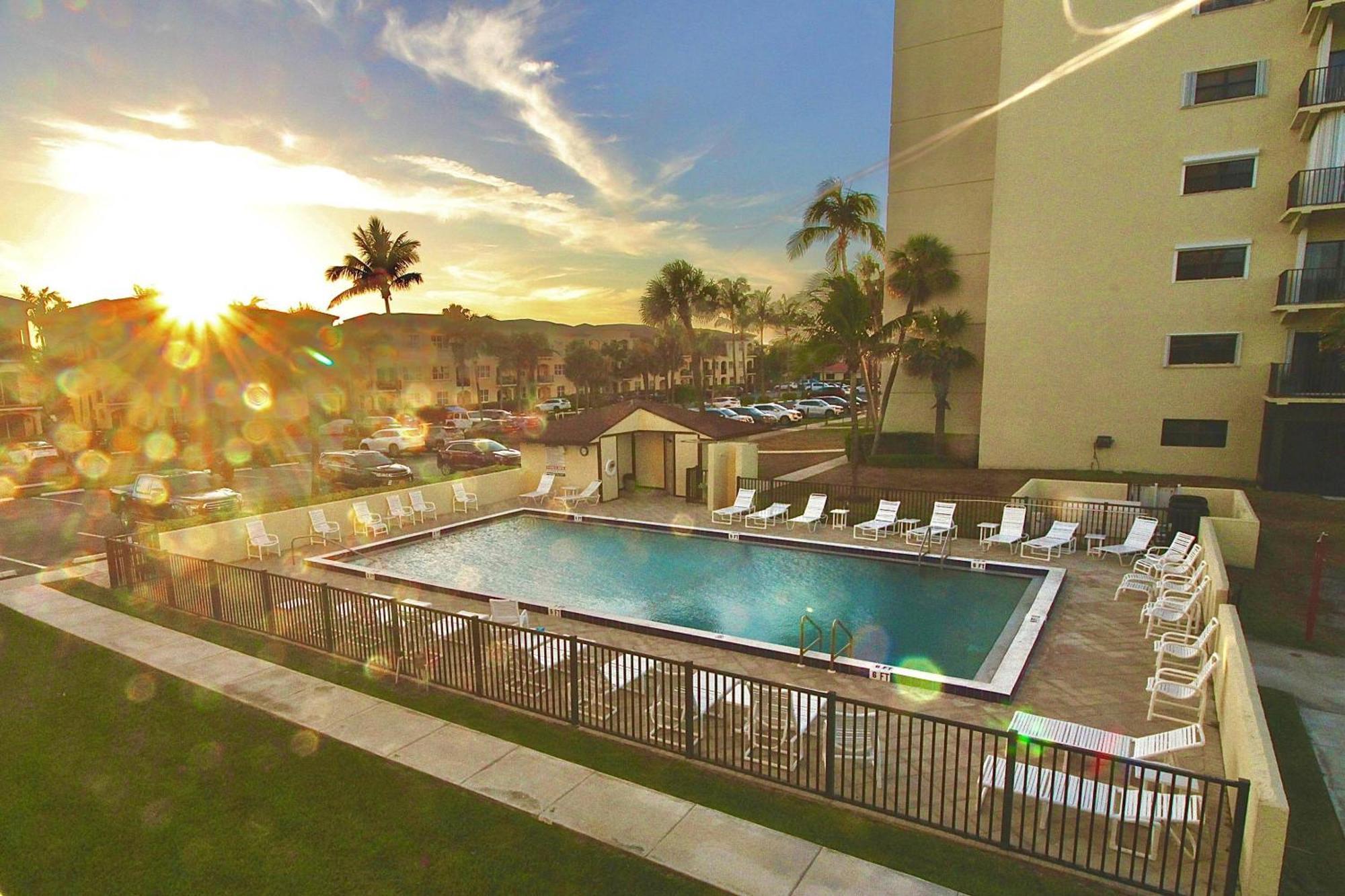 Ocean Breeze Condo Jensen Beach Exterior photo